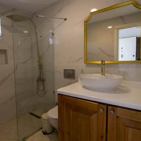 2 Bedroom House With A Fantastic View Of Gumusluk Bodrum