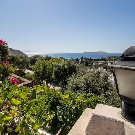 2 Bedroom House With A Fantastic View Of Gumusluk