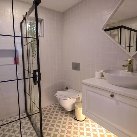 2 Bedroom House With A Fantastic View Of Gumusluk Apartment Bodrum