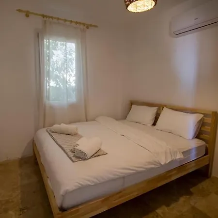 2 Bedroom House With A Fantastic View Of Gumusluk