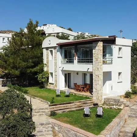 2 Bedroom House With A Fantastic View Of Gumusluk Apartment
